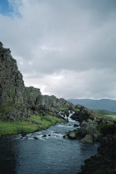 Another view of the waterfall at �ingvellir